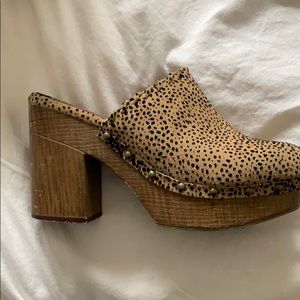 LF CHEETAH PATTERN CLOGS